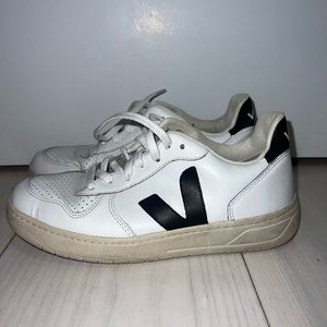 Veja V10 Leather Sneakers Size 7 Women’s